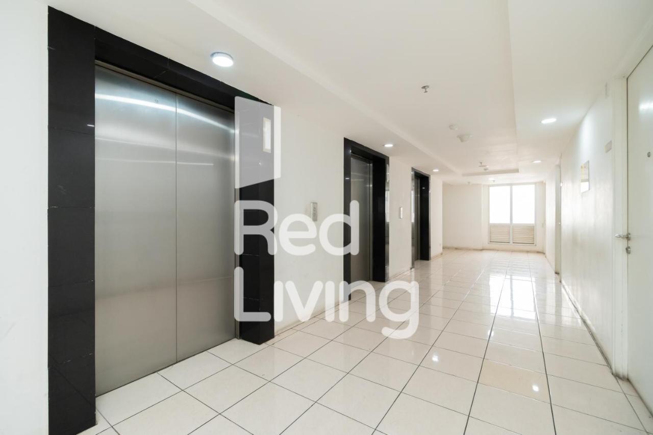 Redliving Apartemen Bassura City - Vina Tan Tower Flamboyan Giacarta Esterno foto